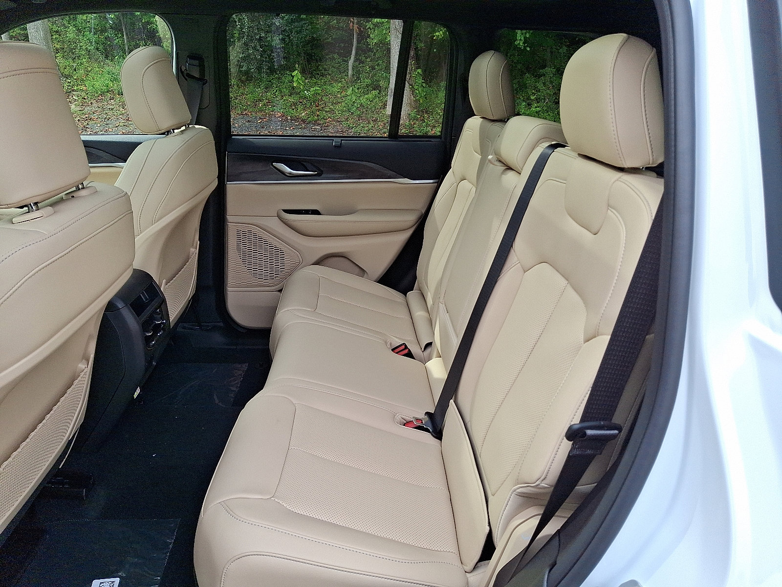 New 2025 Jeep Grand Cherokee Limited w/ Luxury Tech Group II image 6