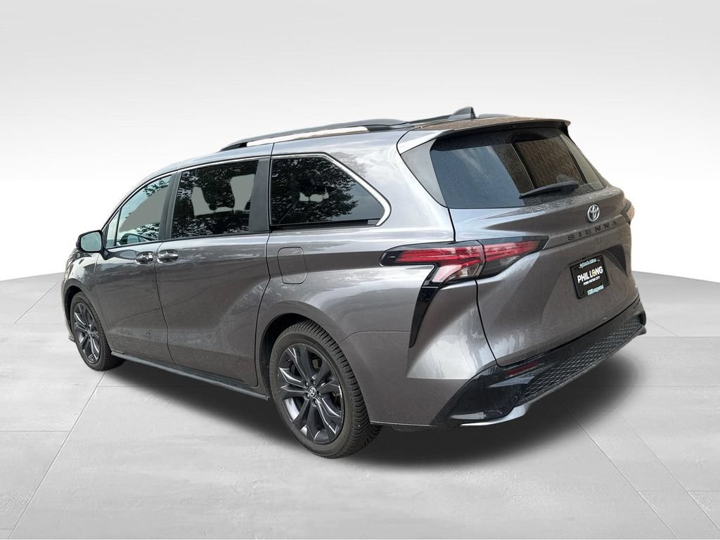 Used 2022 Toyota Sienna XSE w/ XSE Plus Package FWD image 7