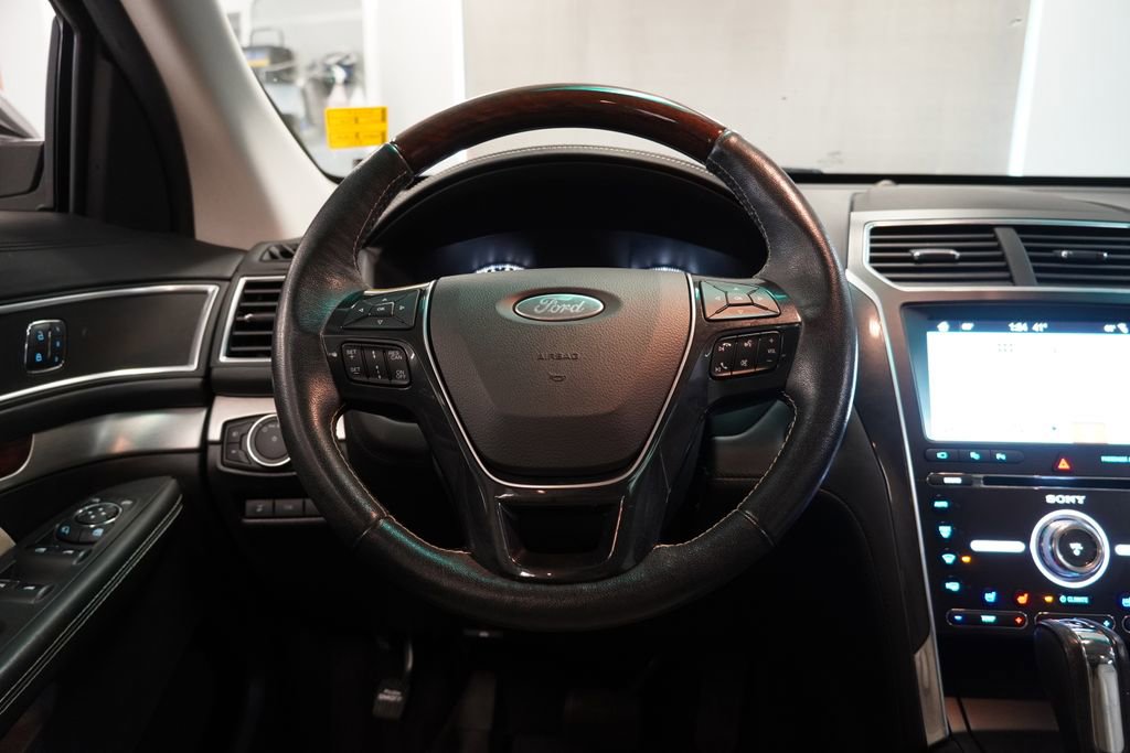 Used 2017 Ford Explorer Platinum image 18