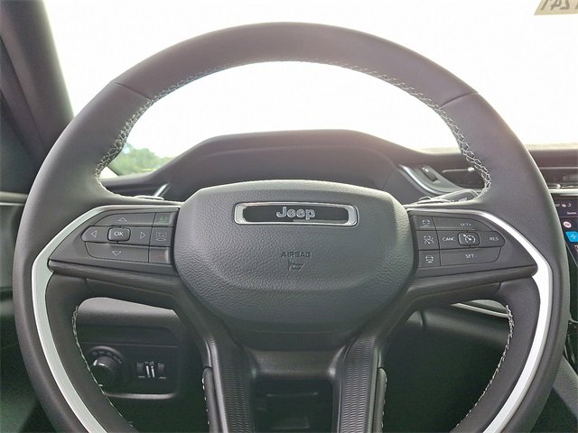 New 2025 Jeep Grand Cherokee Altitude image 15