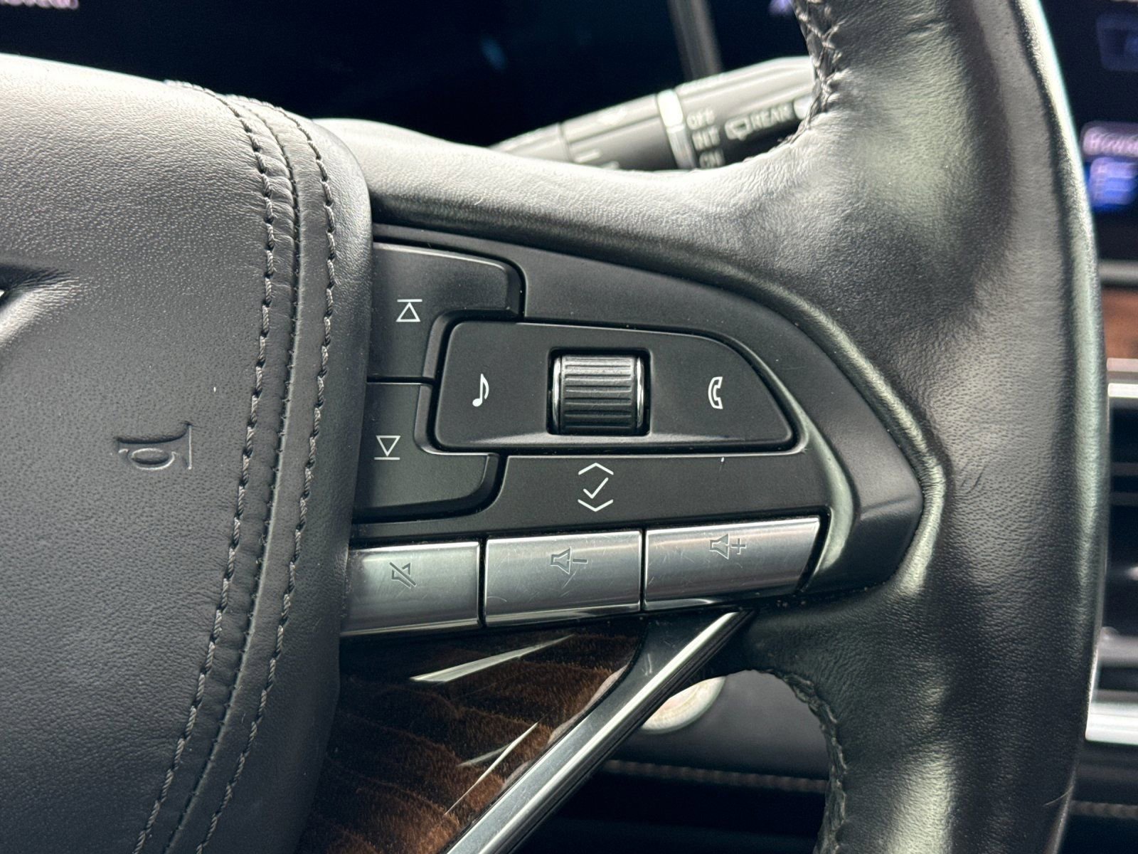 Used 2022 Cadillac Escalade ESV Sport Platinum image 29