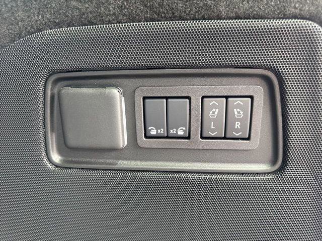 New 2025 Cadillac Escalade ESV Premium Luxury Platinum image 20