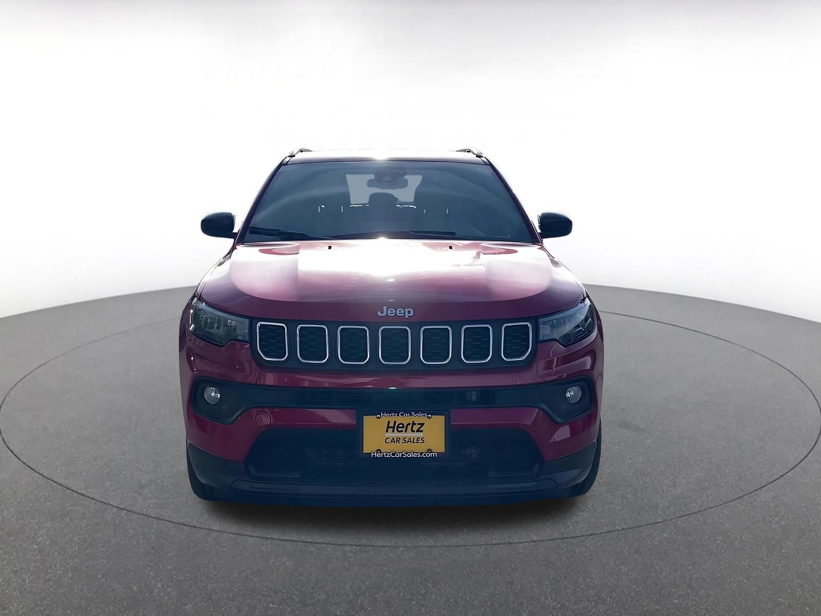 Used 2025 Jeep Compass Latitude AWD/4WD image 4