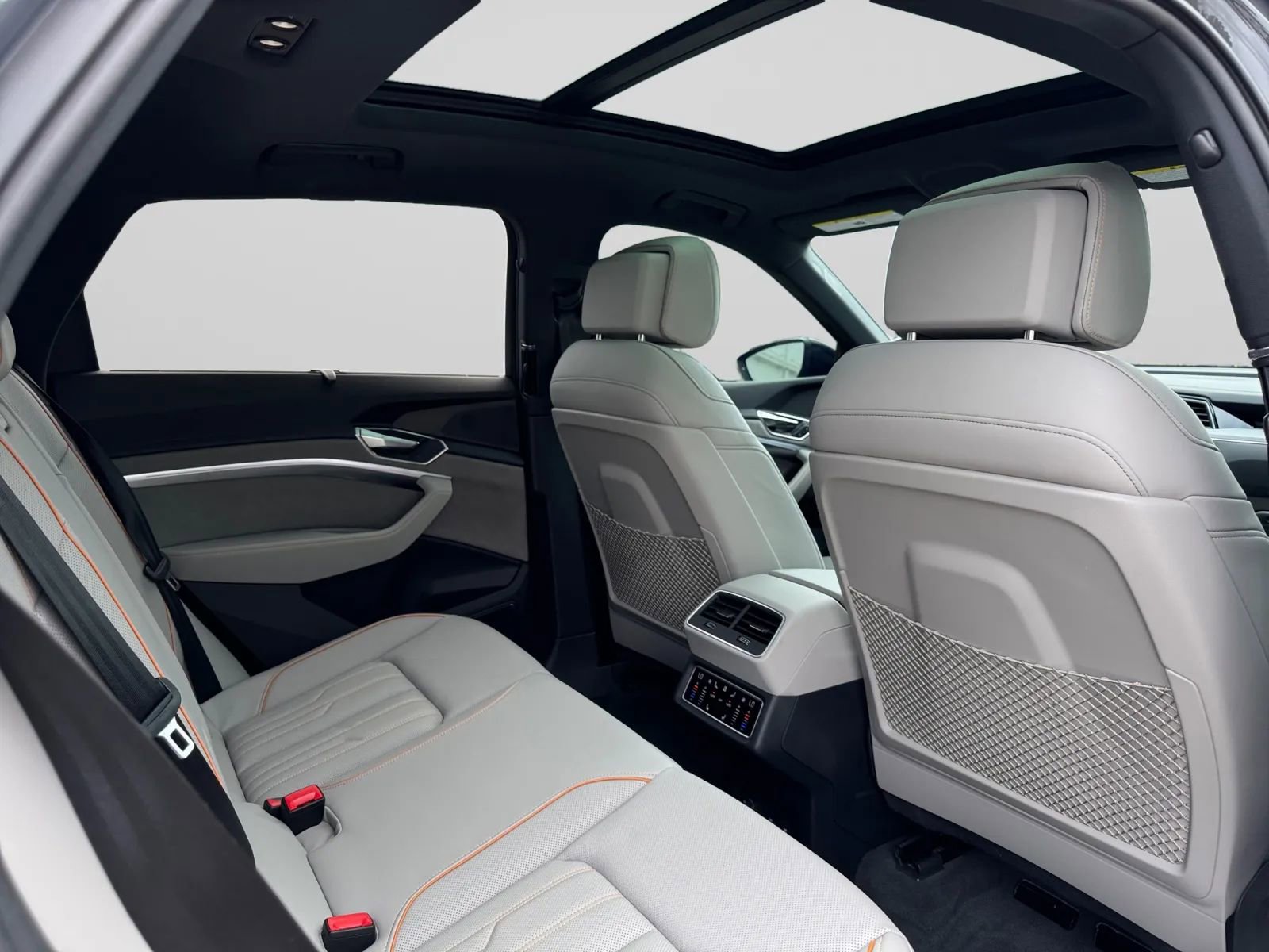 Used 2024 Audi Q8 e-tron Prestige w/ Prestige Package image 32