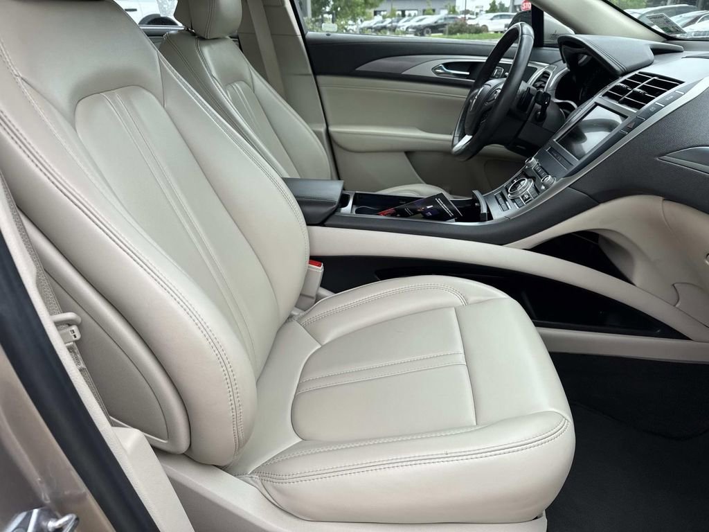 Used 2019 Lincoln MKZ Premiere FWD image 13
