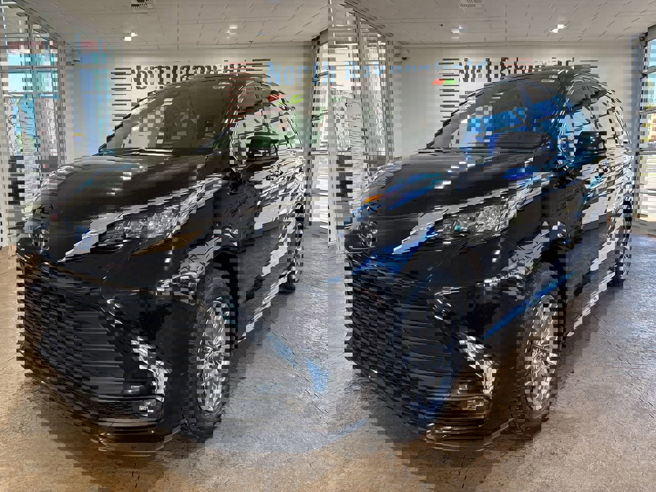 Certified 2025 Toyota Sienna XLE image 6