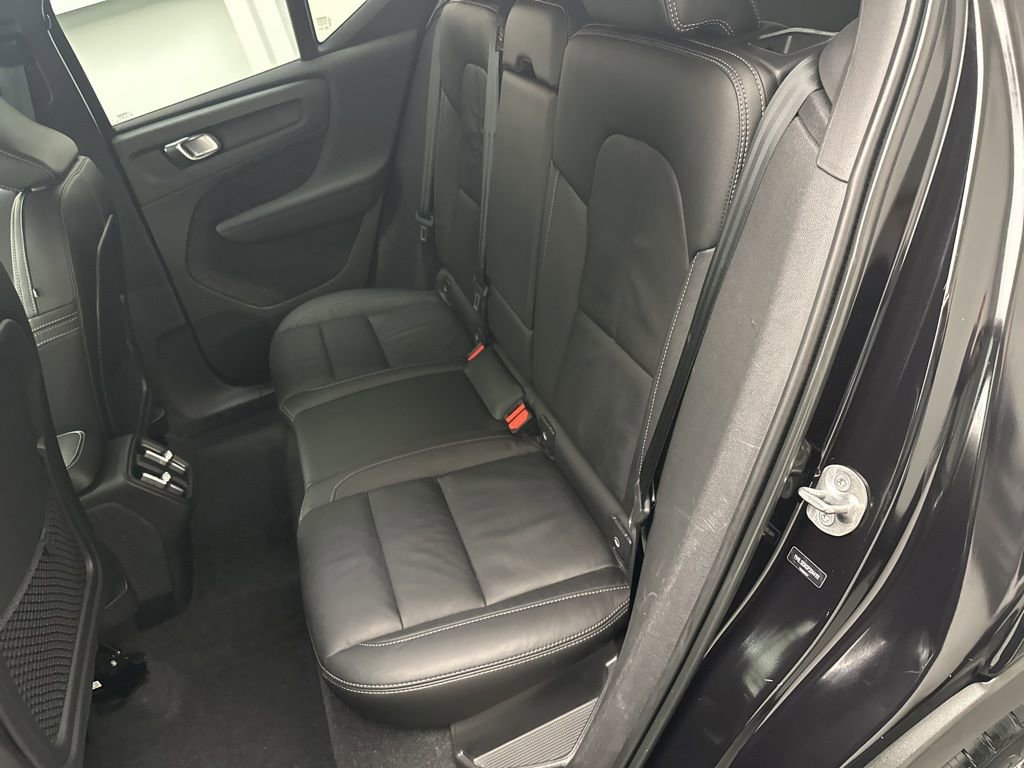 Used 2023 Volvo XC40 B5 Core image 13