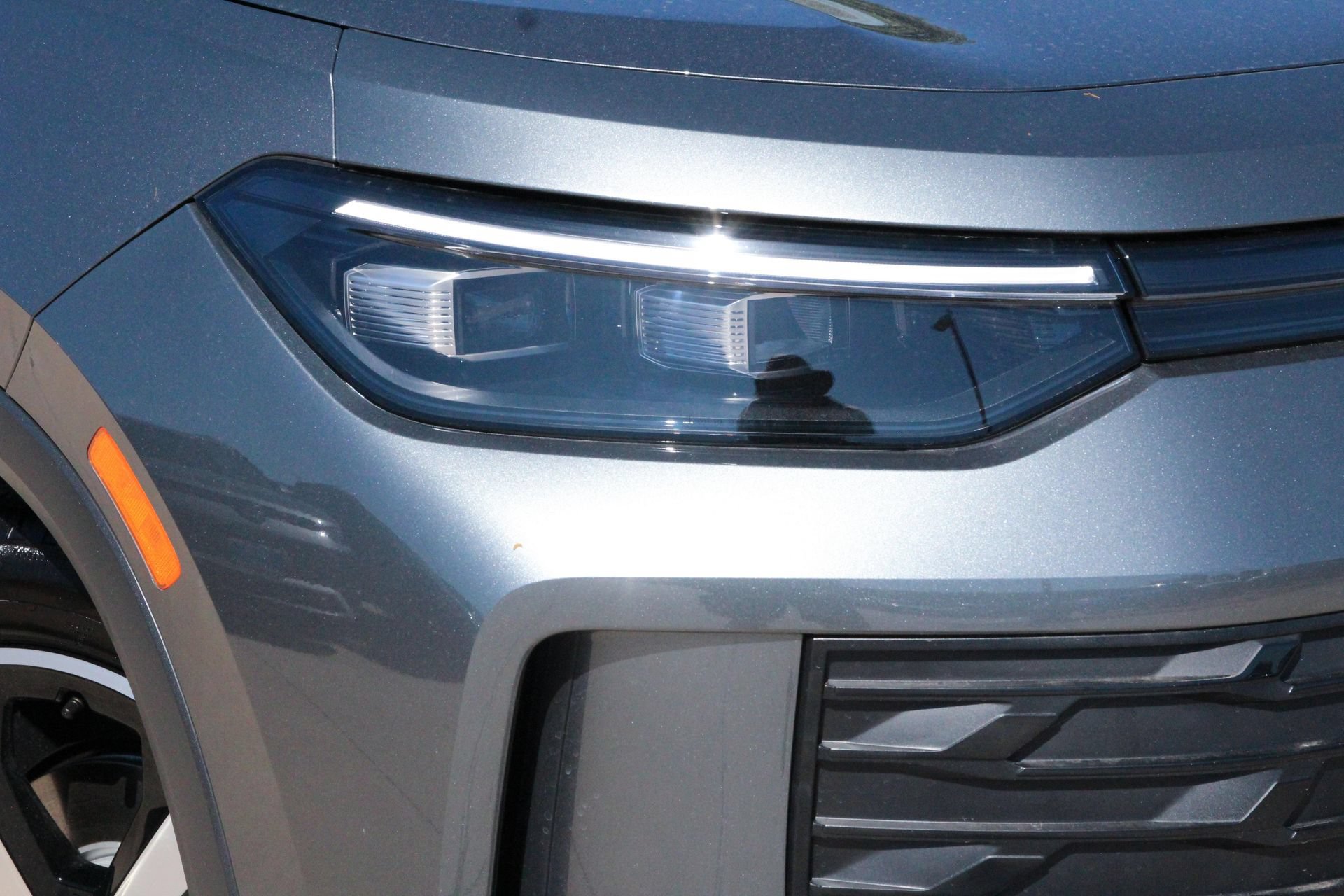 Certified 2025 Volkswagen Tiguan SE FWD image 3