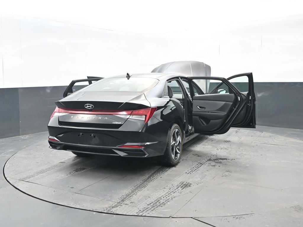 Used 2022 Hyundai Elantra Limited image 33