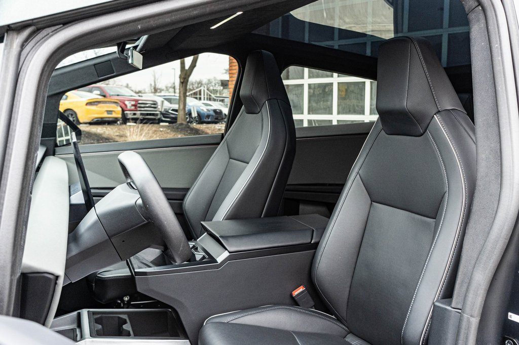 Used 2024 Tesla Cybertruck AWD Crew Cab image 7