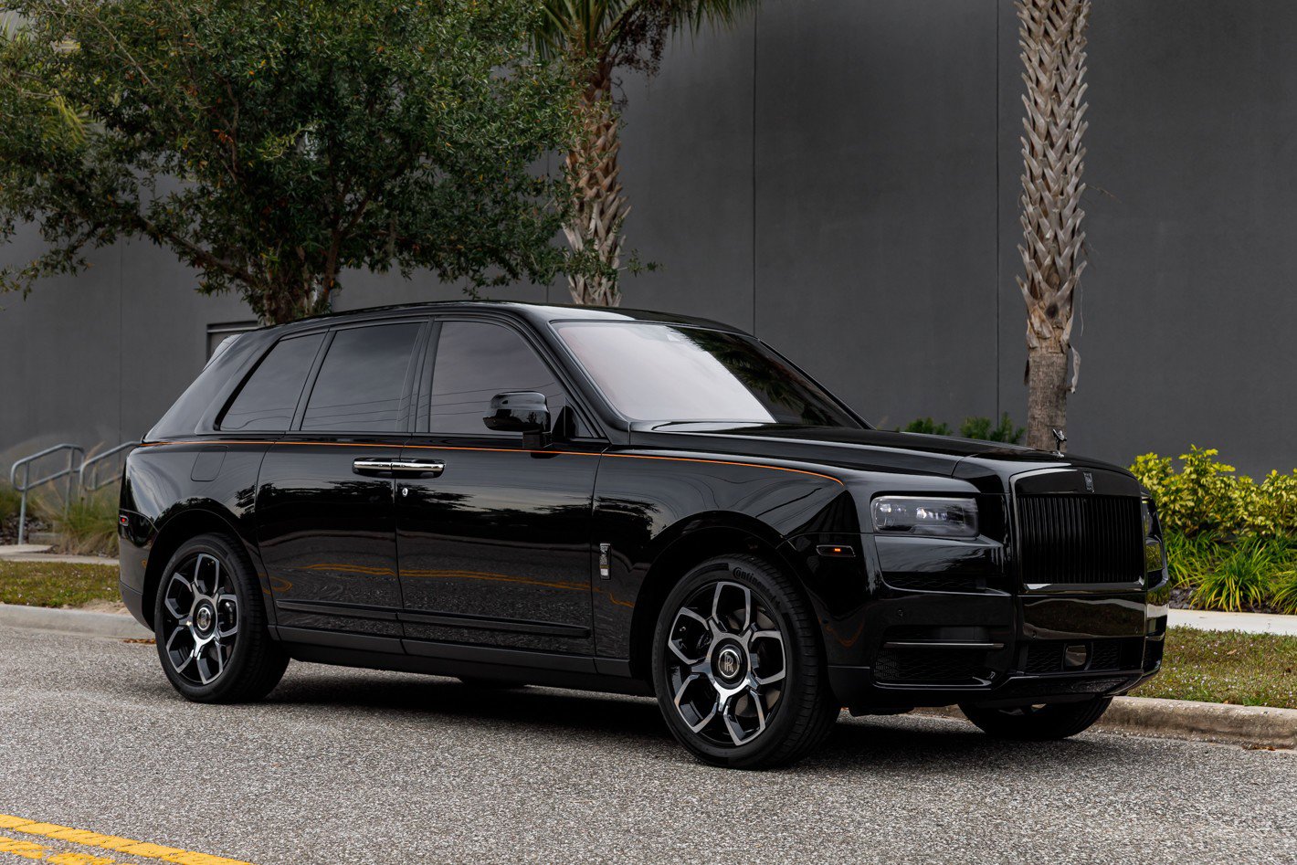 Used 2022 Rolls-Royce Cullinan Black Badge w/ Dark Exterior Package image 6