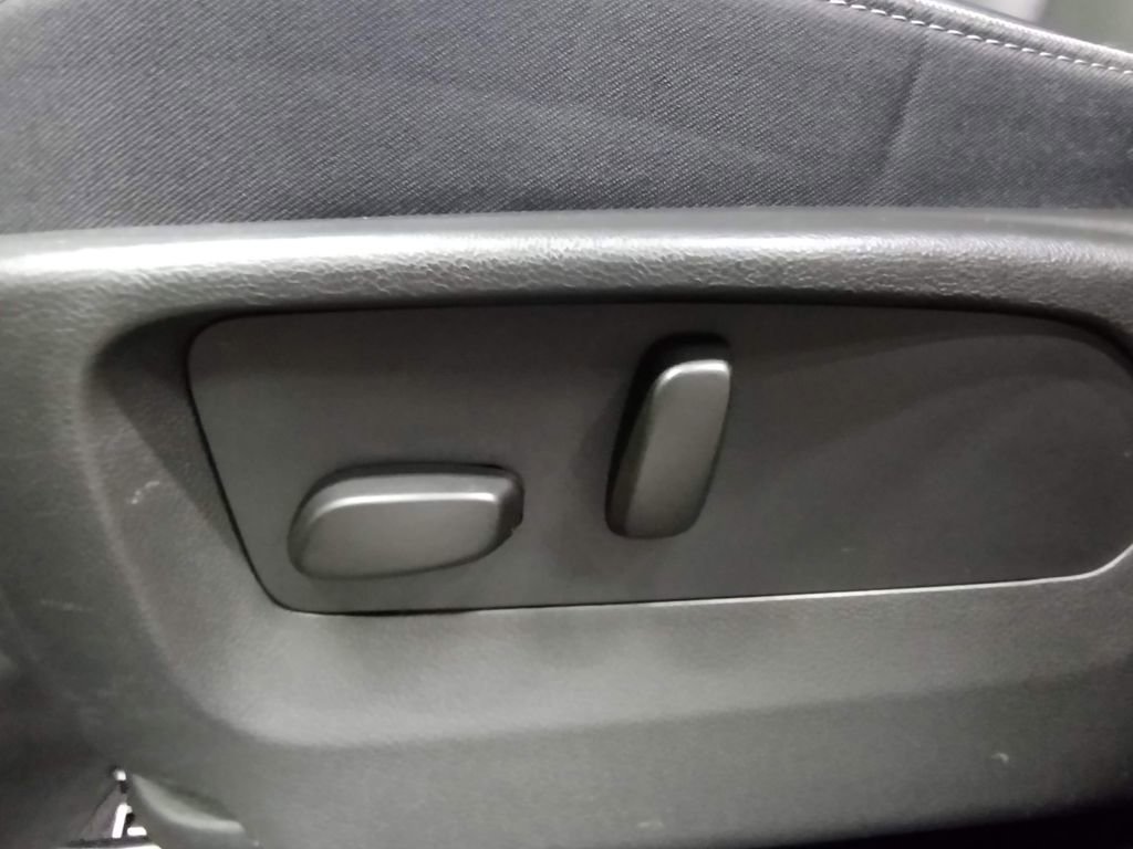 Used 2023 Buick Envision Essence image 25