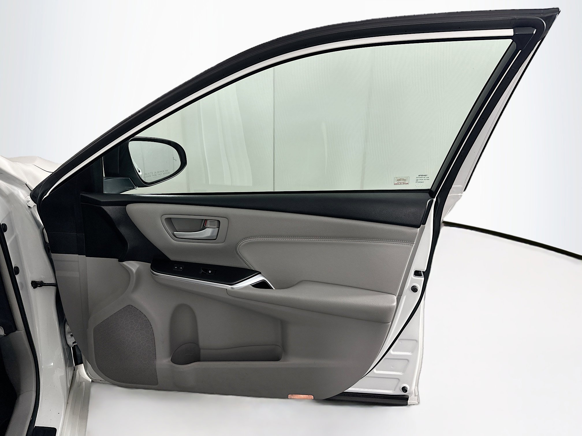 Used 2017 Toyota Camry XLE image 32