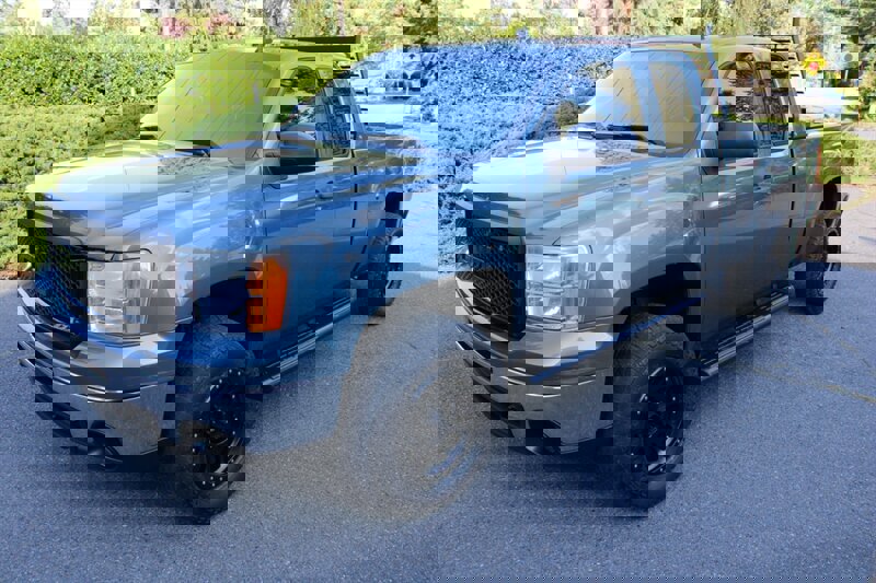 Used 2010 GMC Sierra 1500 SLE image 1