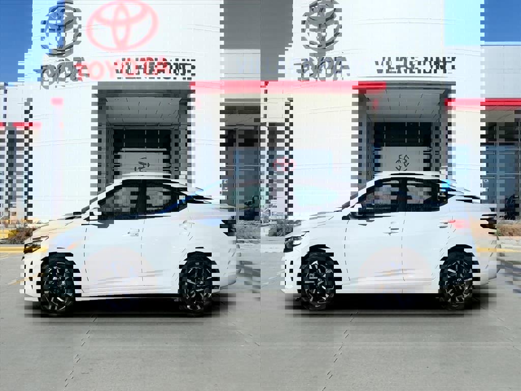 Used 2024 Nissan Sentra SV image 2