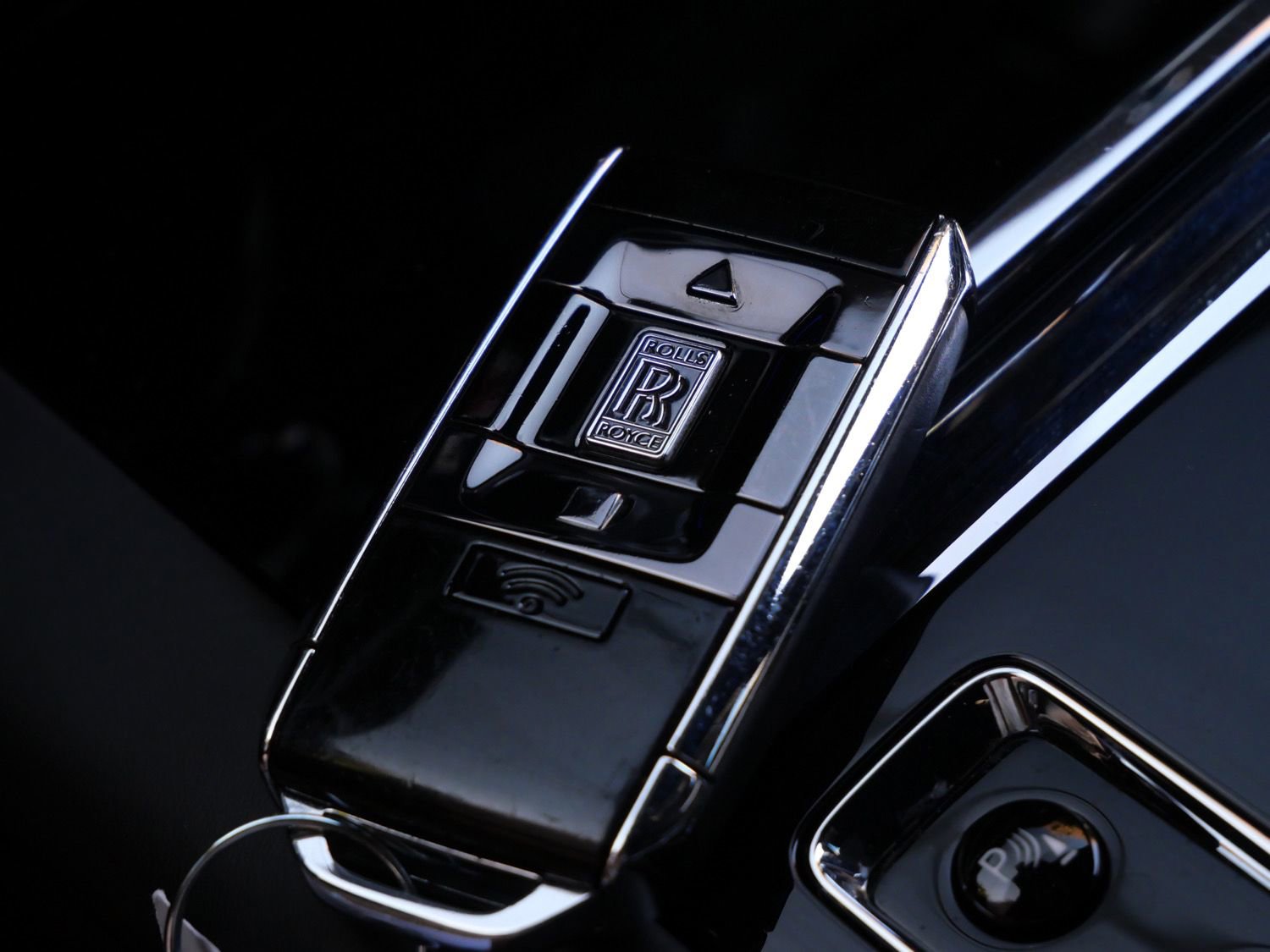 Used 2022 Rolls-Royce Cullinan Black Badge w/ Dark Exterior Package image 40