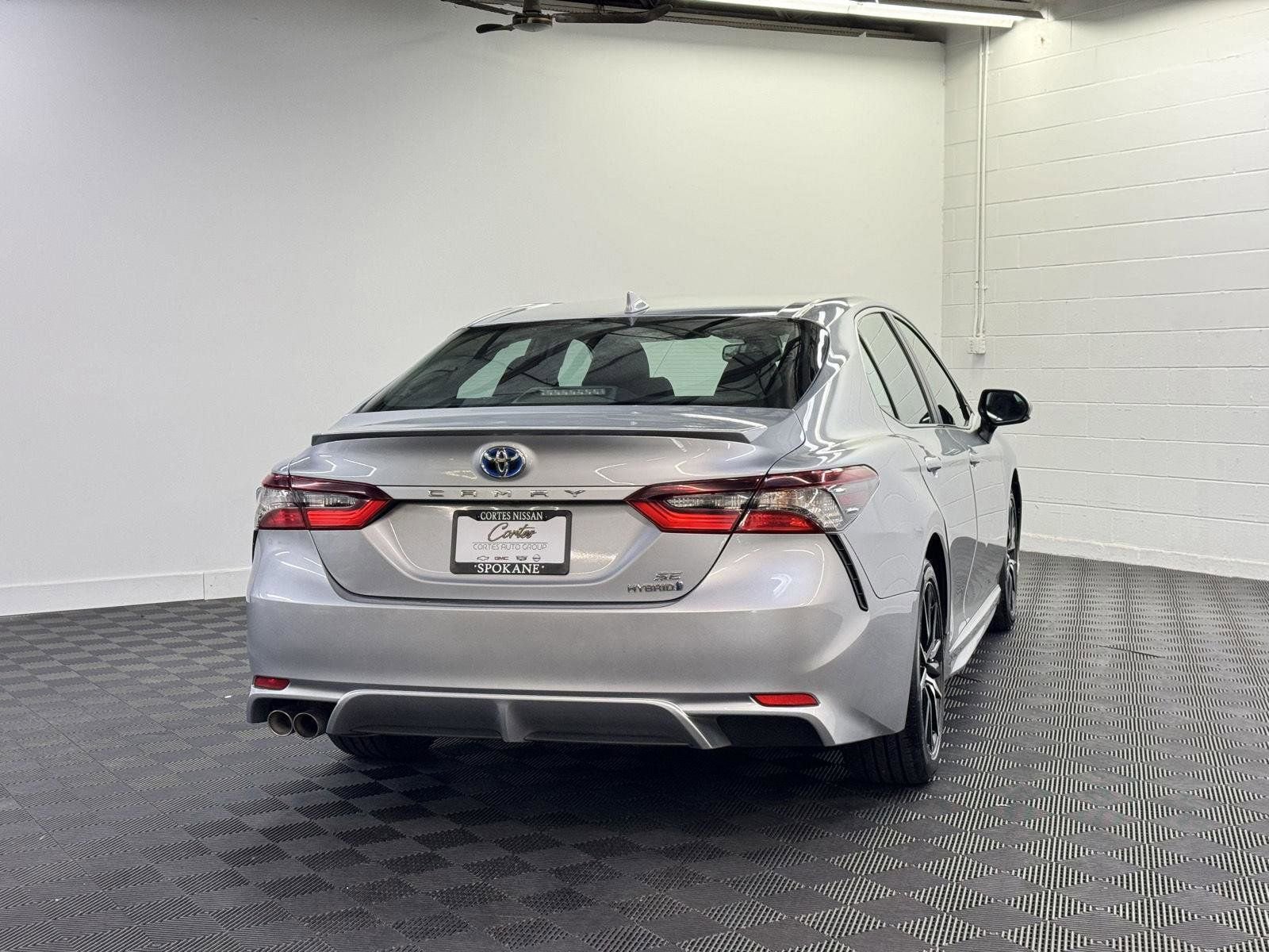 Used 2023 Toyota Camry SE image 2