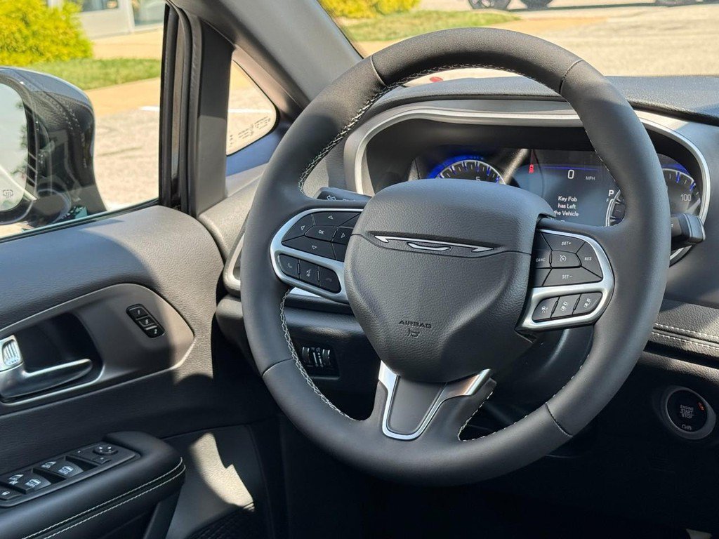New 2027 Chrysler Pacifica Select FWD image 10