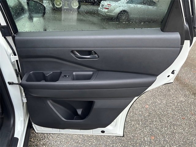Used 2024 Nissan Pathfinder SV image 18