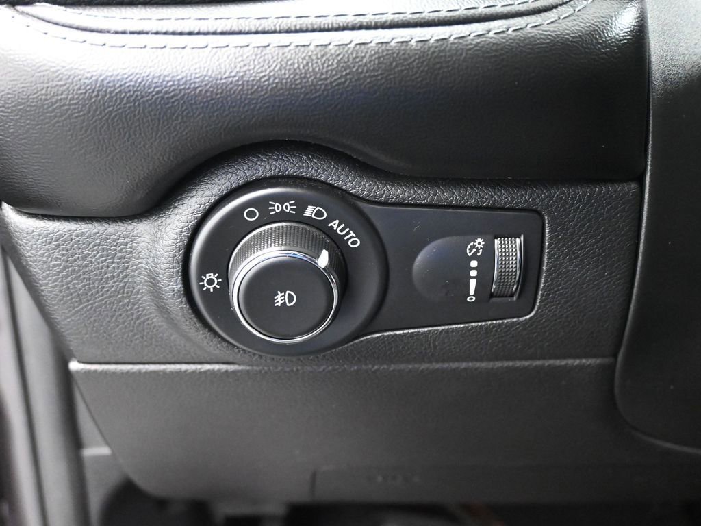 Used 2021 Dodge Durango SXT w/ 3rd Row Seating Group image 12