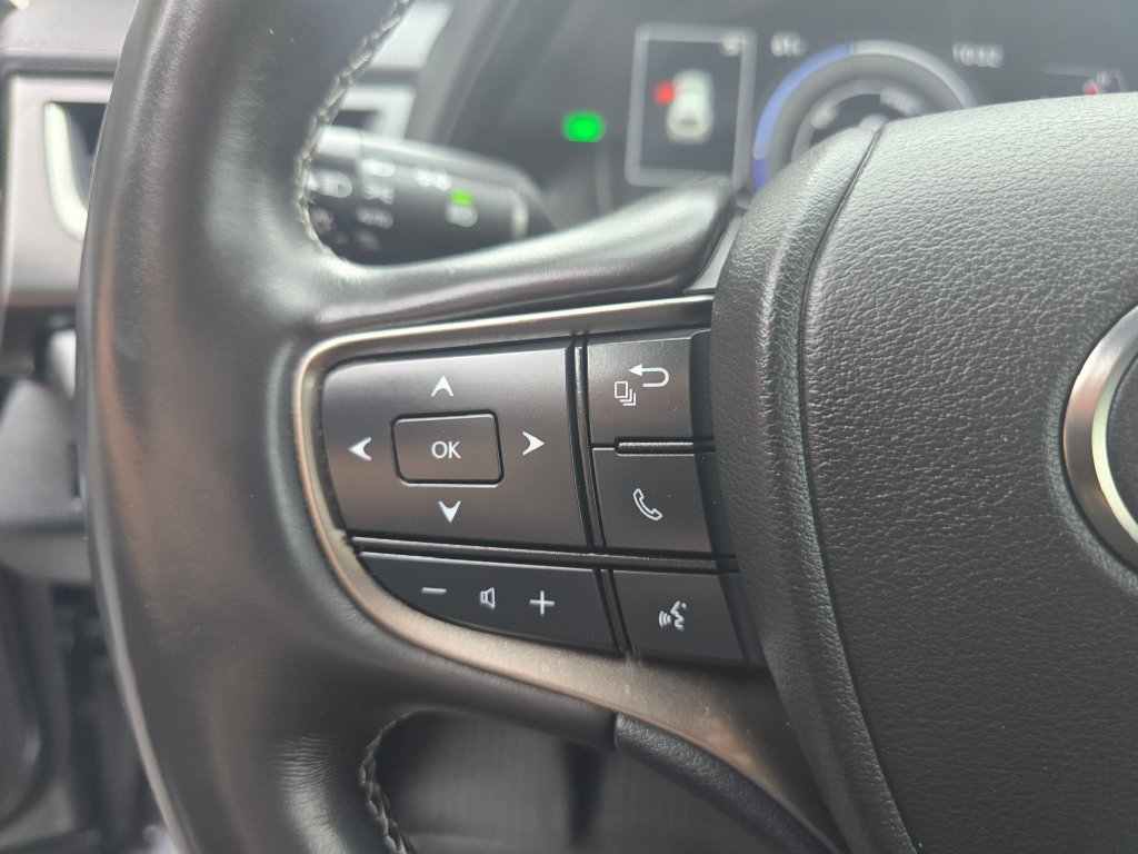 Certified 2020 Lexus UX 250h w/ Premium Package AWD/4WD image 17