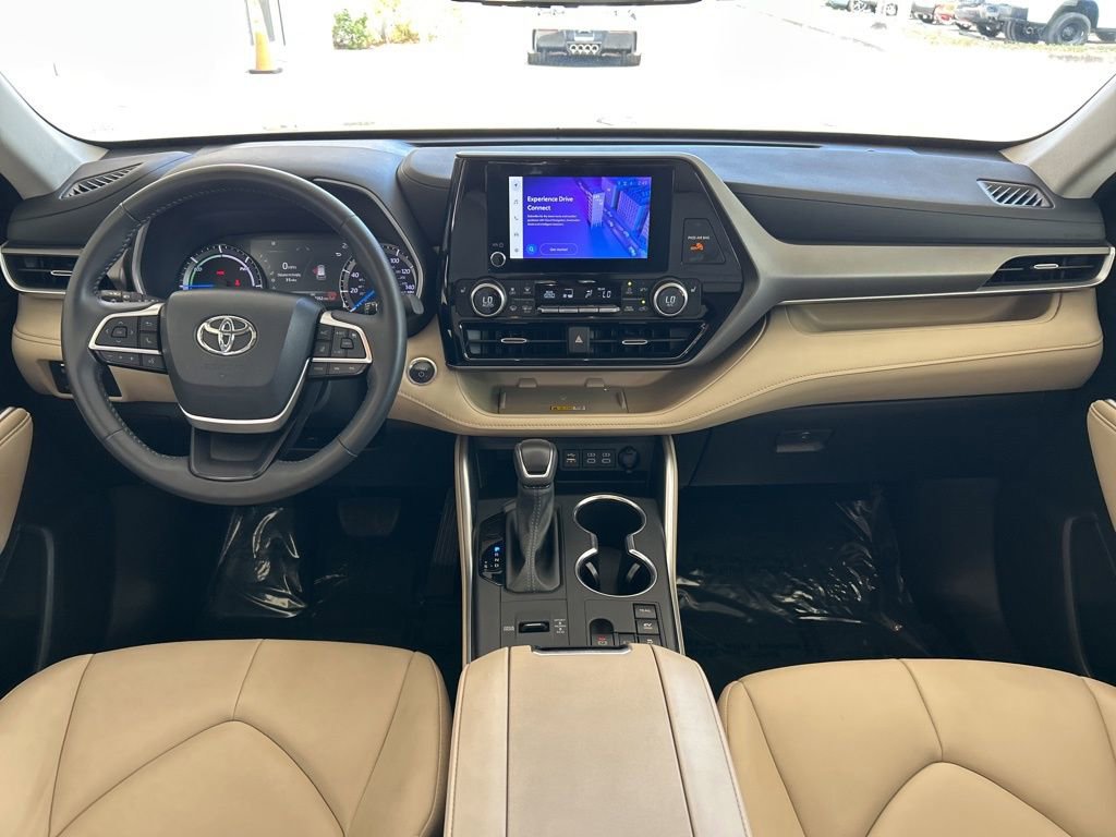 Used 2024 Toyota Highlander XLE AWD/4WD image 33