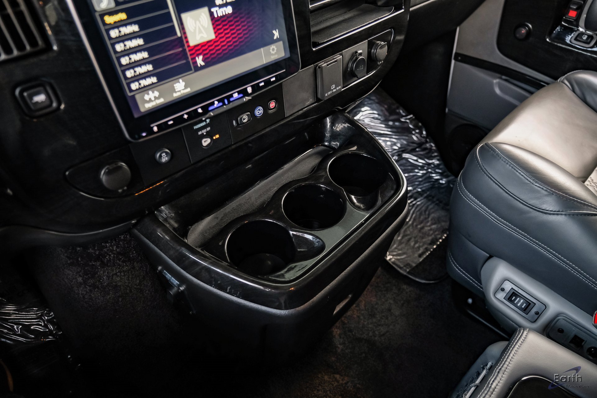 Used 2023 Chevrolet Express 2500 image 55