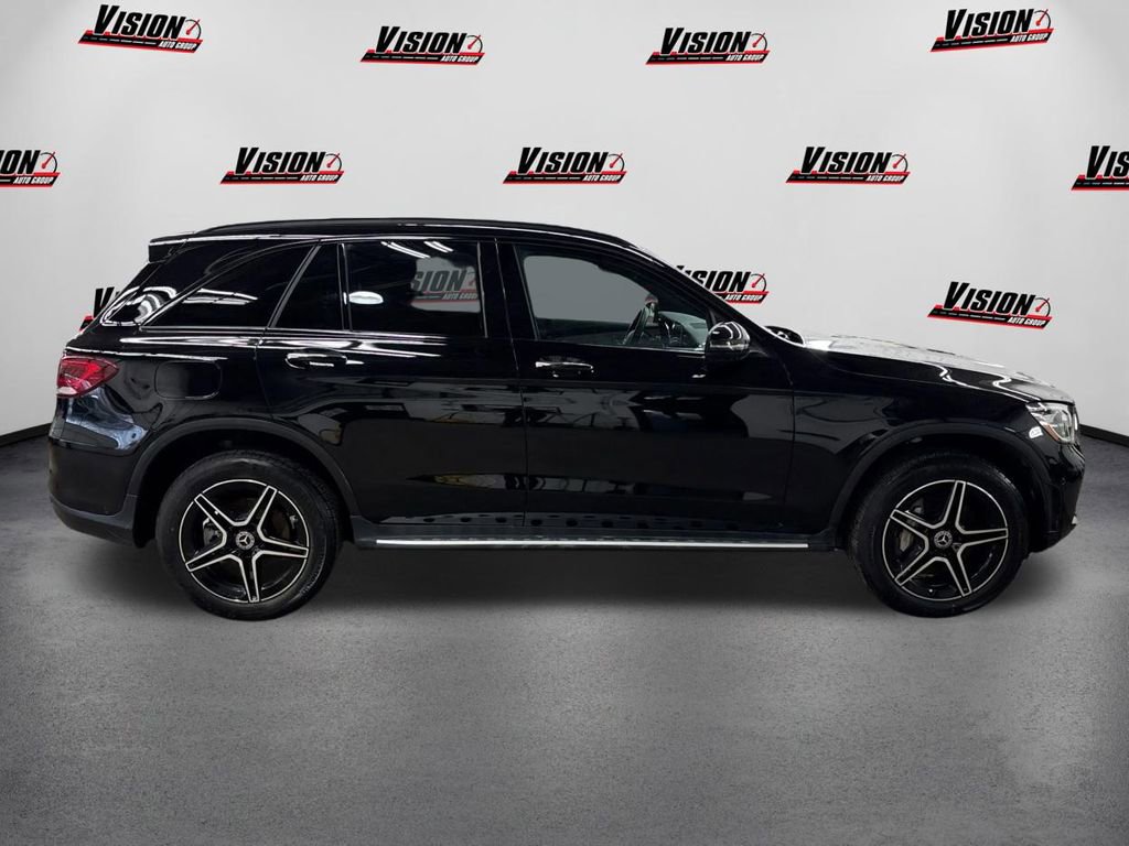 Used 2022 Mercedes-Benz GLC 300 4MATIC image 4