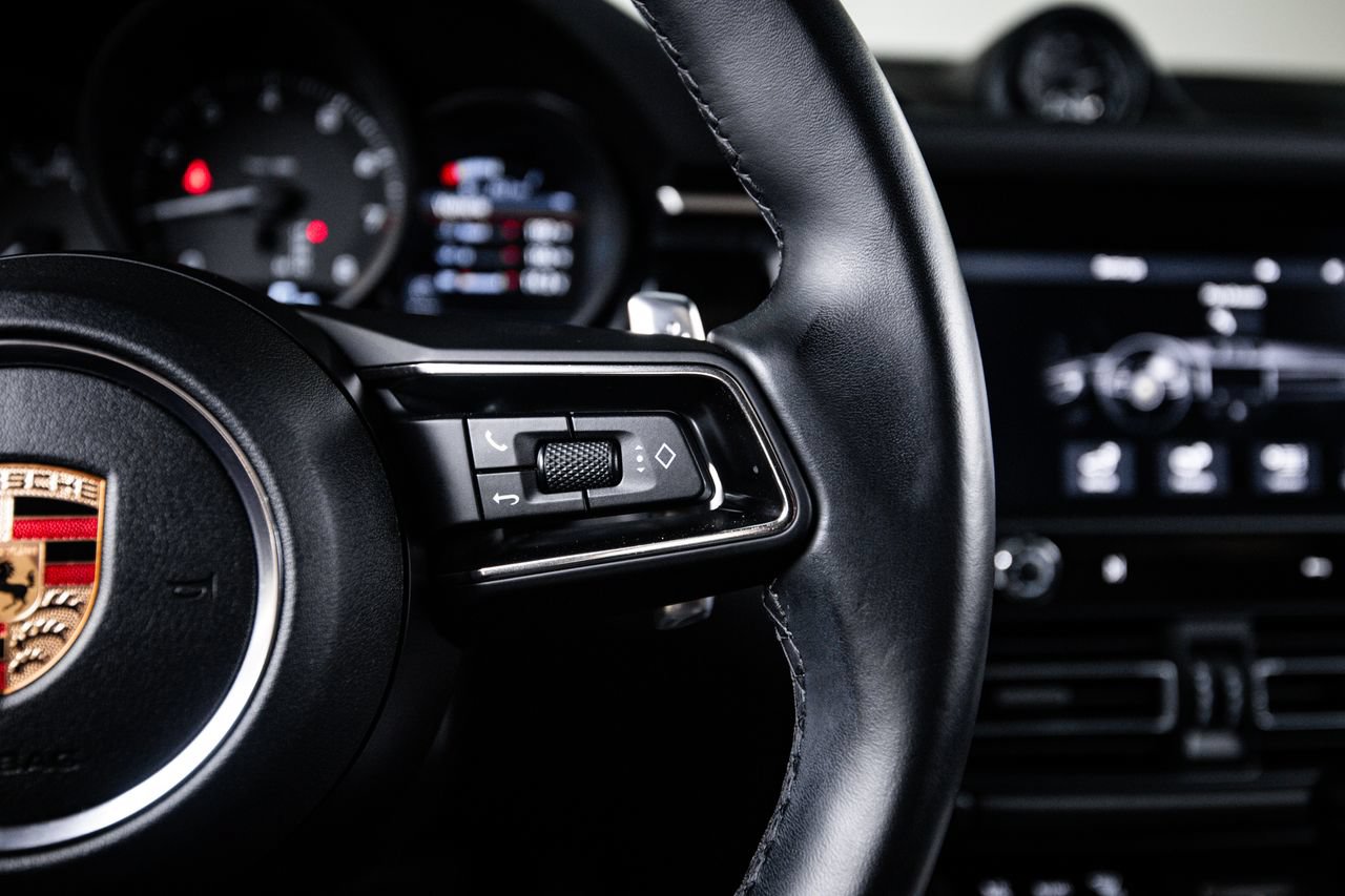 Certified 2024 Porsche Macan AWD/4WD image 16