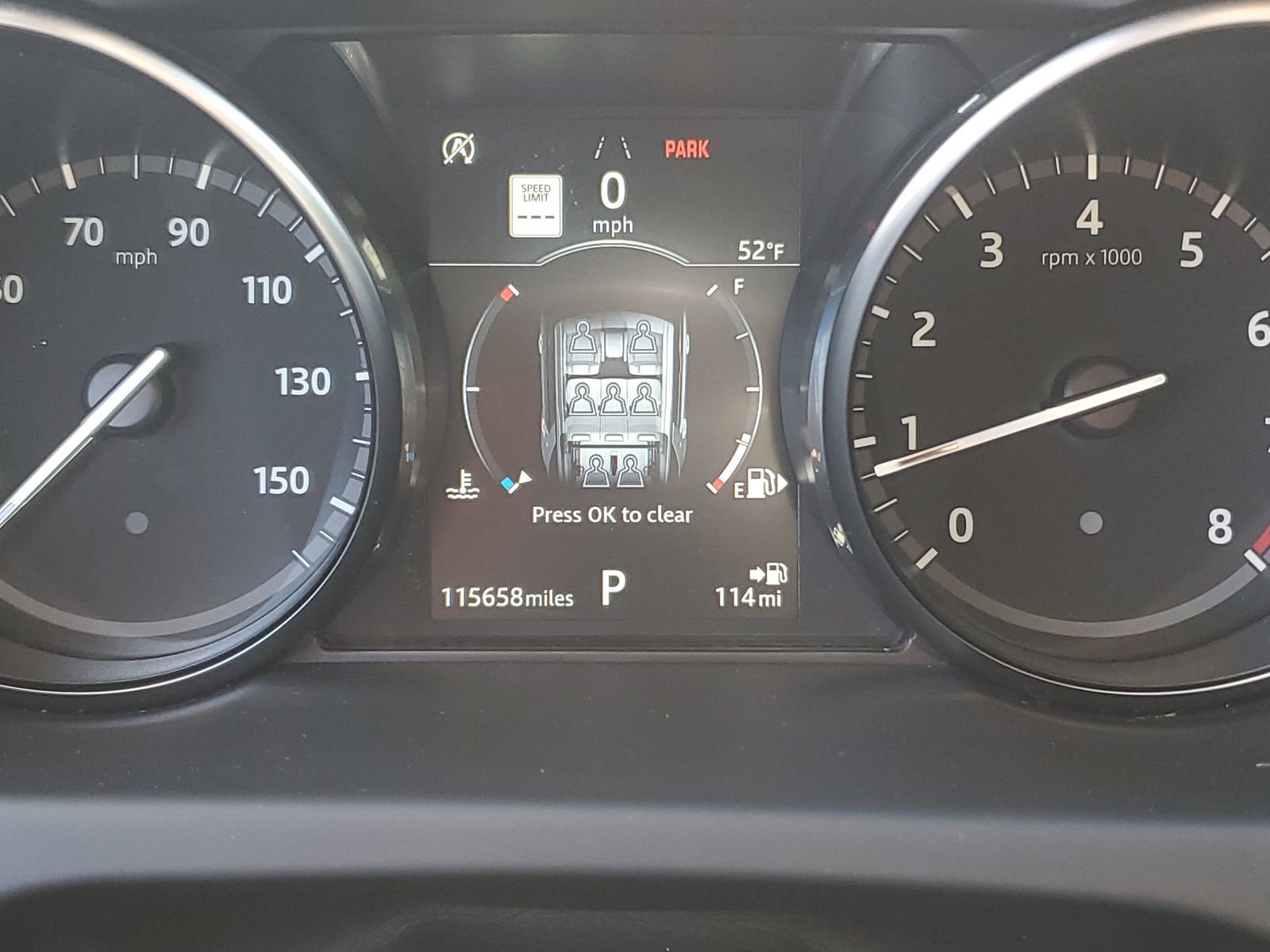Used 2018 Land Rover Discovery Sport HSE AWD/4WD image 25