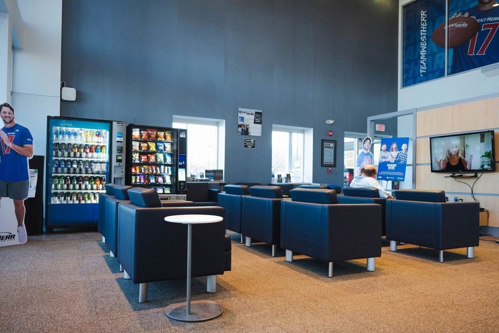 Used 2024 Chevrolet Traverse RS image 33