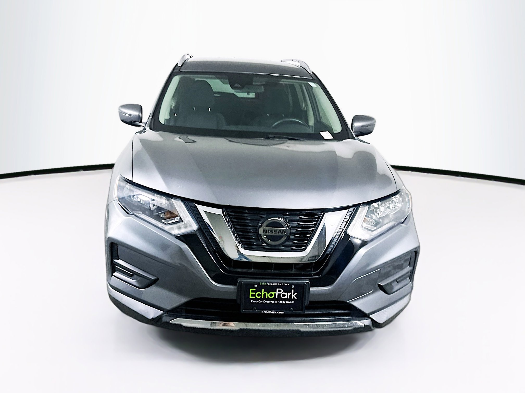 Used 2020 Nissan Rogue SV image 2