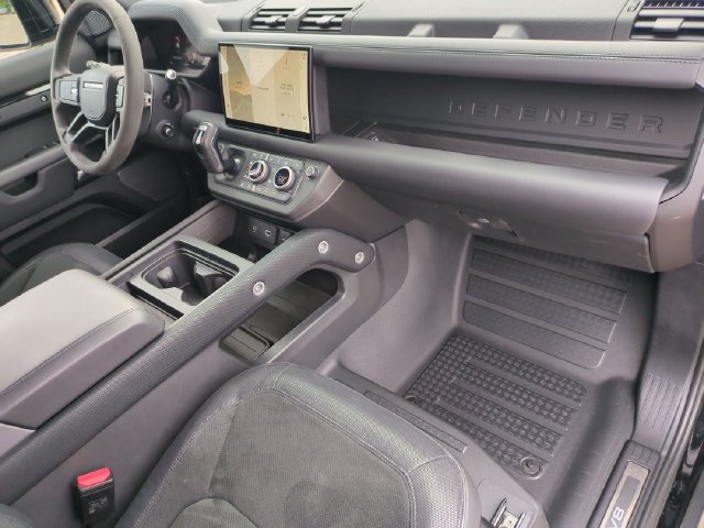 Certified 2024 Land Rover Defender 110 V8 AWD/4WD image 19