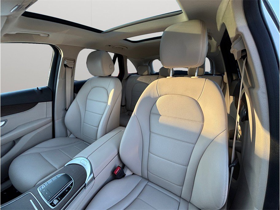 Used 2020 Mercedes-Benz GLC 300 4MATIC w/ Multimedia Package image 18