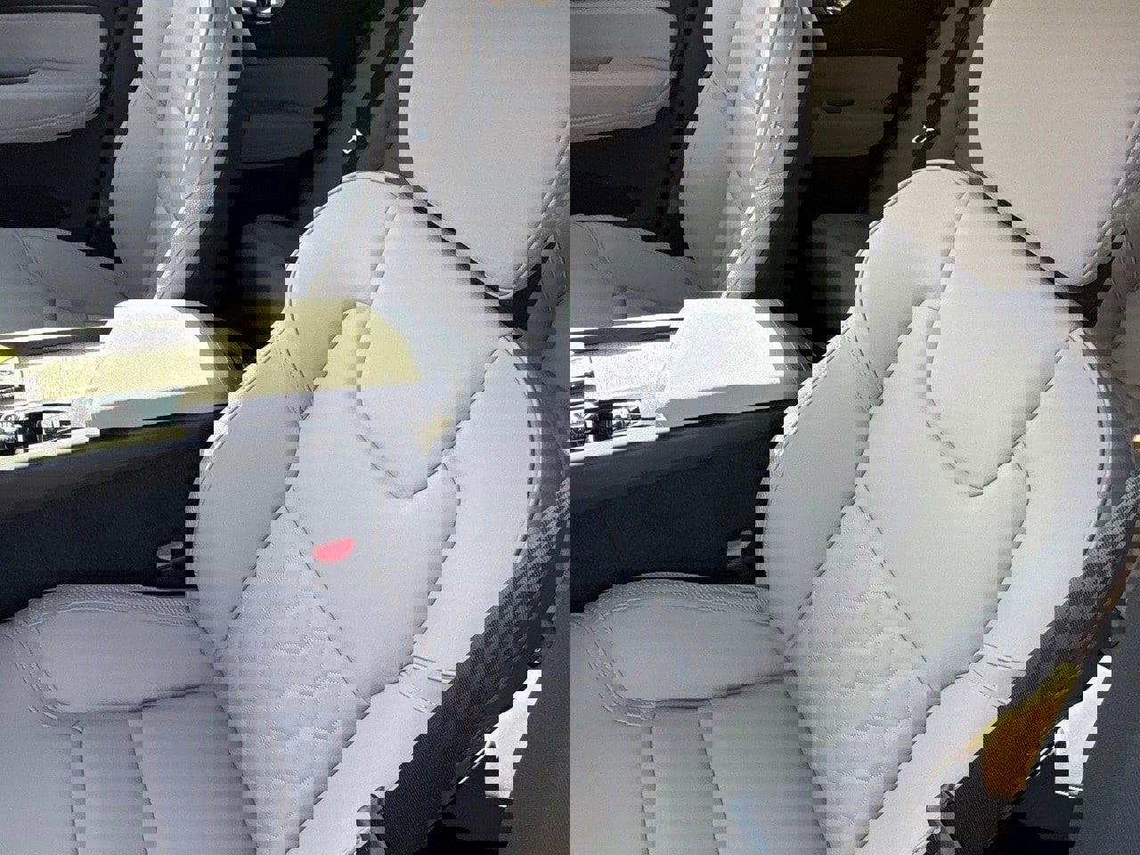 New 2026 Volvo XC60 B5 Plus w/ Protection Package Premier image 17