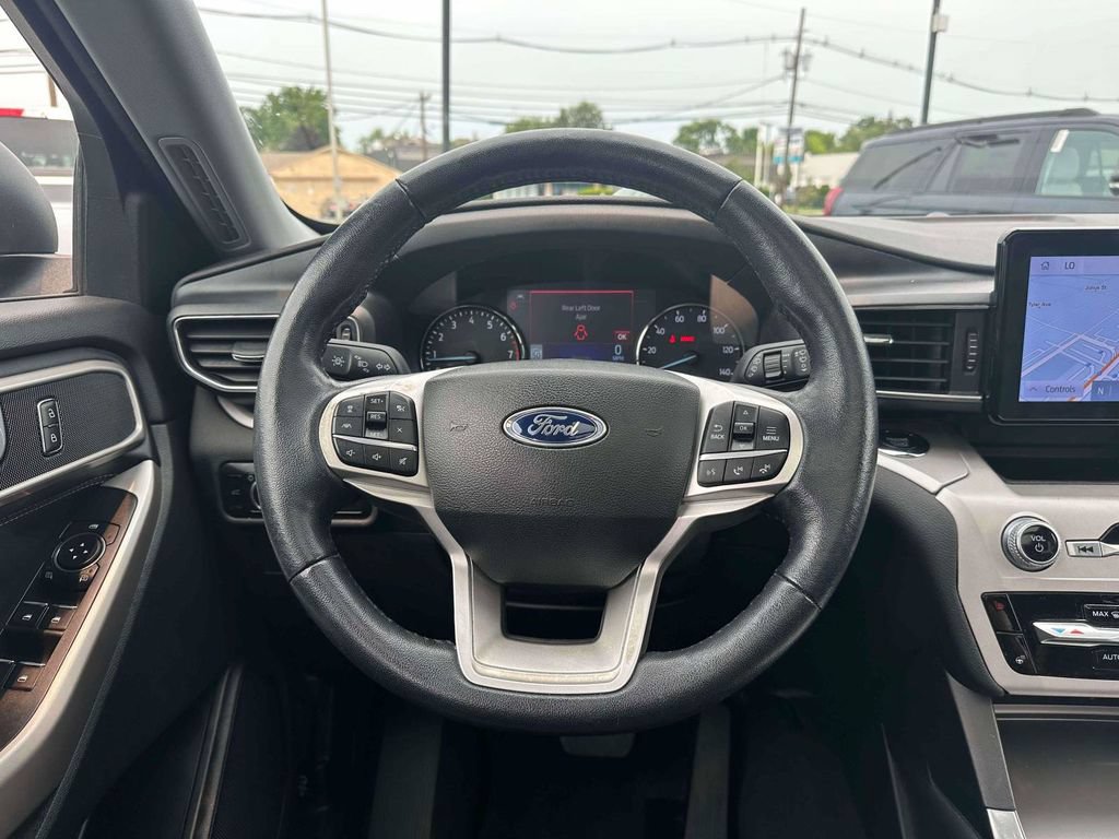 Used 2023 Ford Explorer XLT w/ Equipment Group 202A AWD/4WD image 14