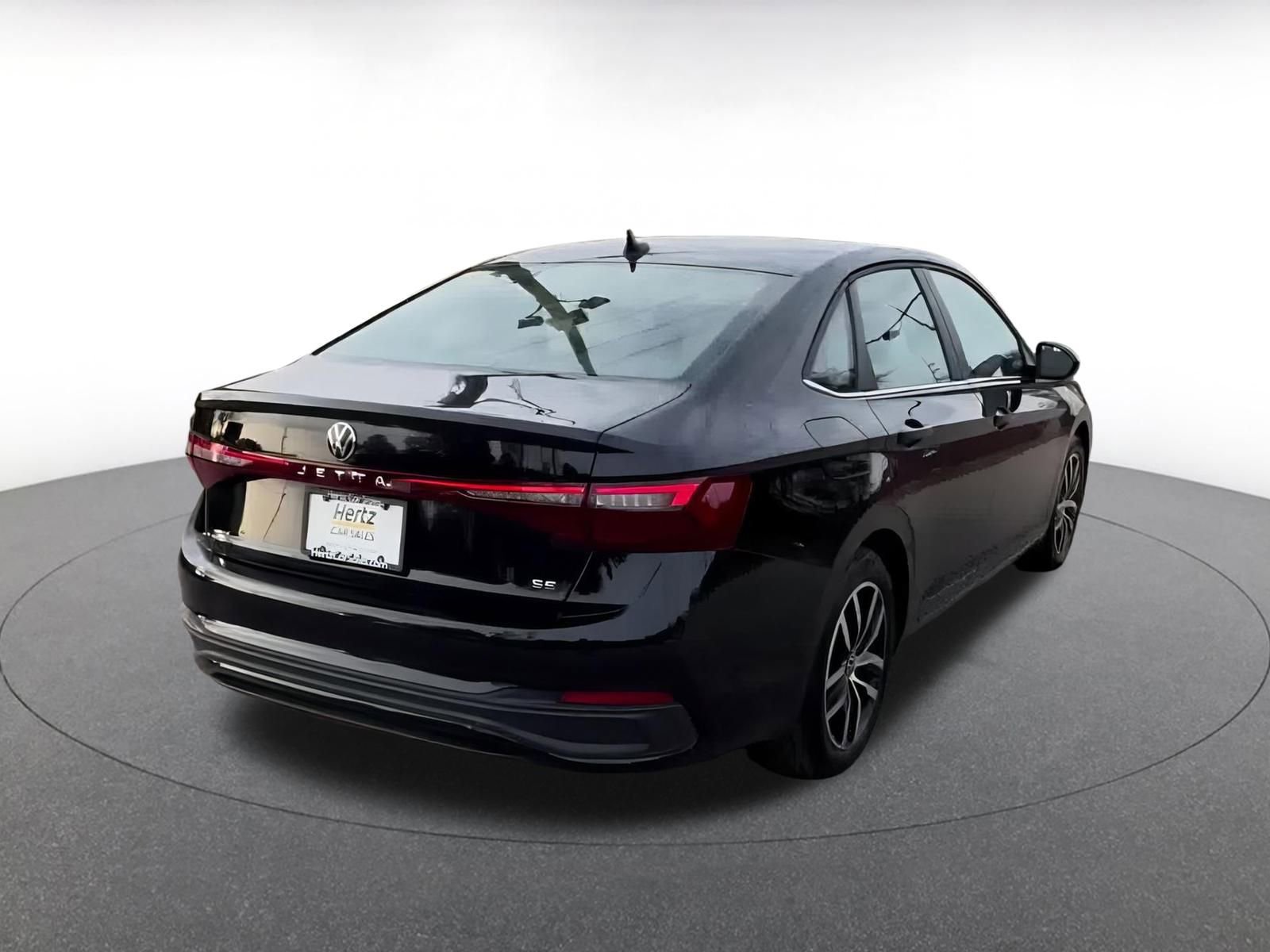 Used 2025 Volkswagen Jetta SE image 14