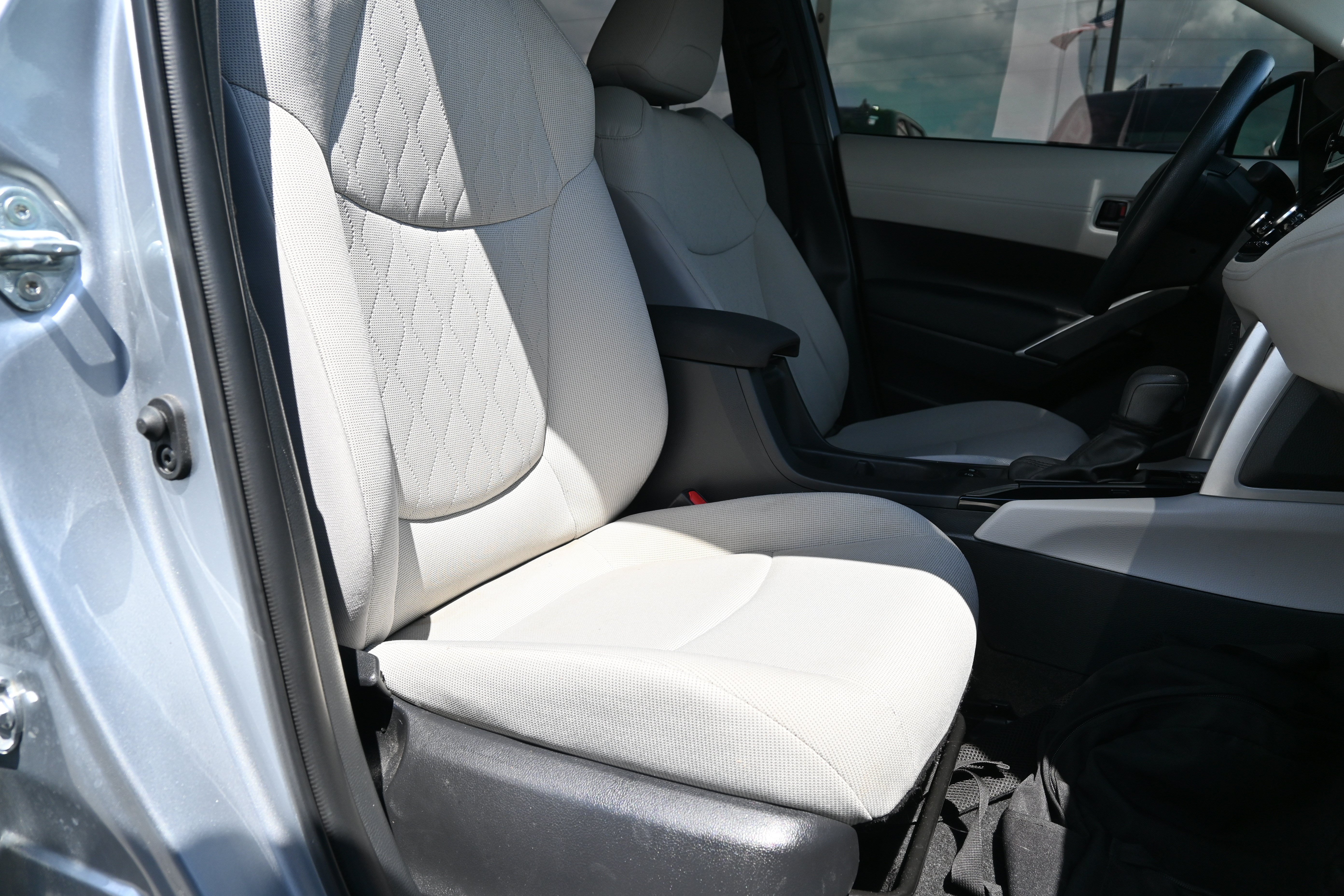 Used 2024 Toyota Corolla Cross L FWD image 33