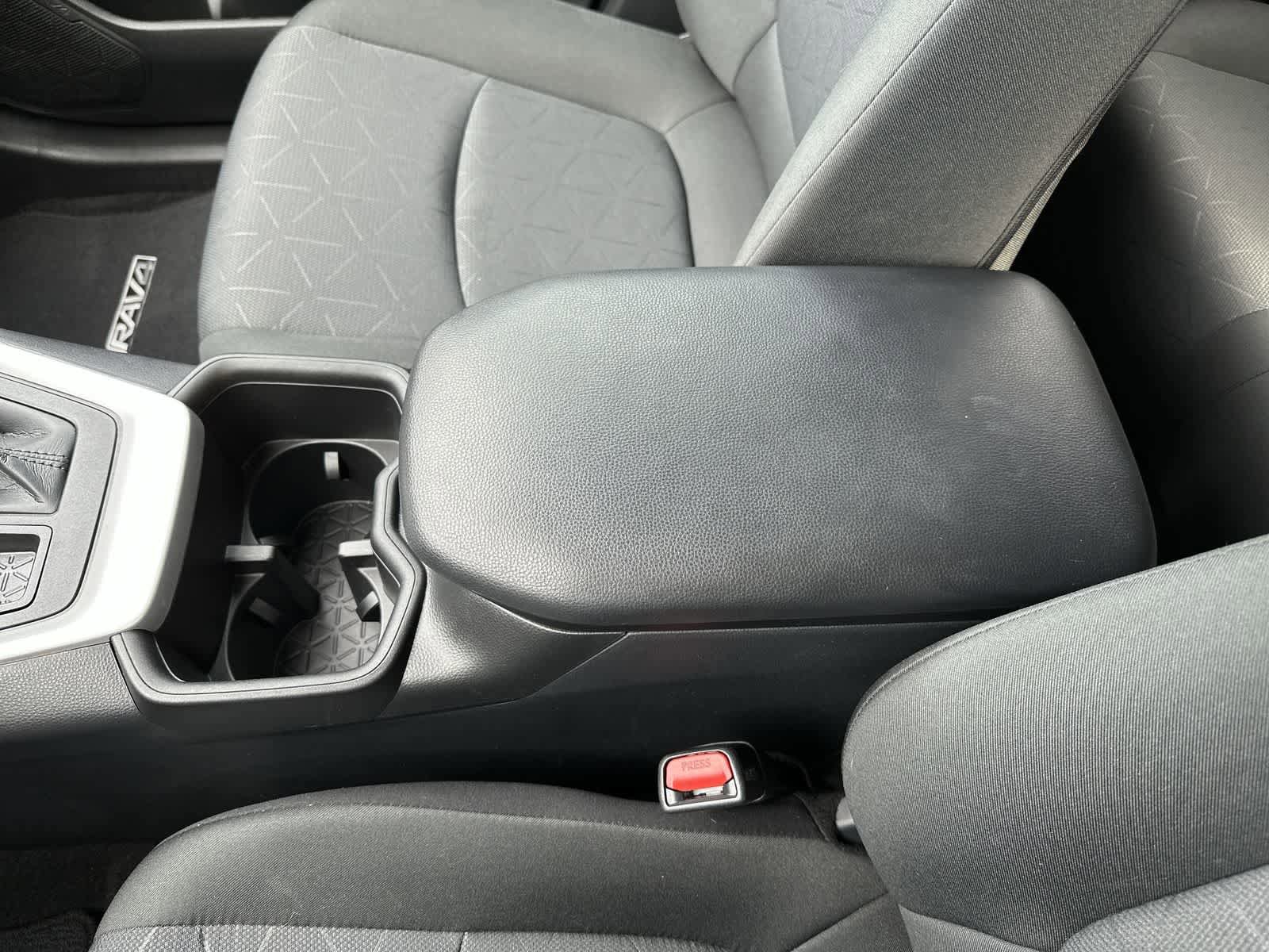 Used 2024 Toyota RAV4 XLE FWD image 22