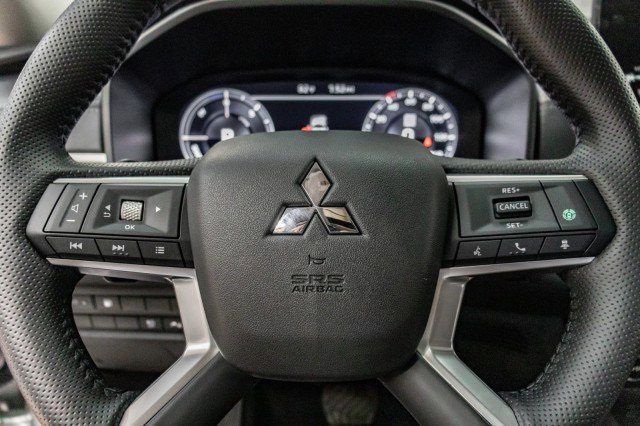 New 2025 Mitsubishi Outlander SE image 8