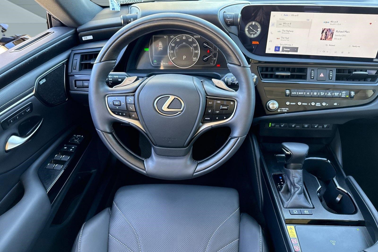 Used 2025 Lexus ES 300h w/ Luxury Package image 27