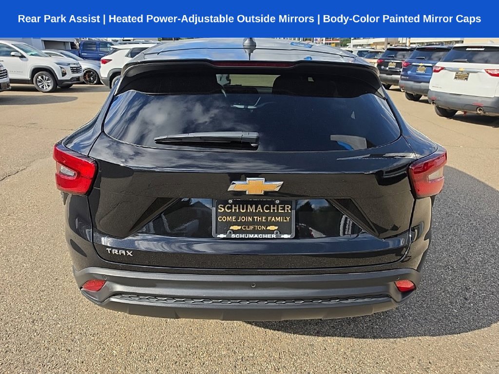 Used 2025 Chevrolet Trax LS w/ LS Convenience Package FWD image 4