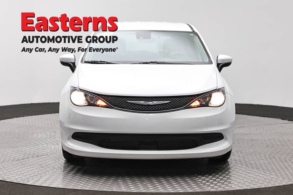 Used 2023 Chrysler Voyager LX FWD image 2