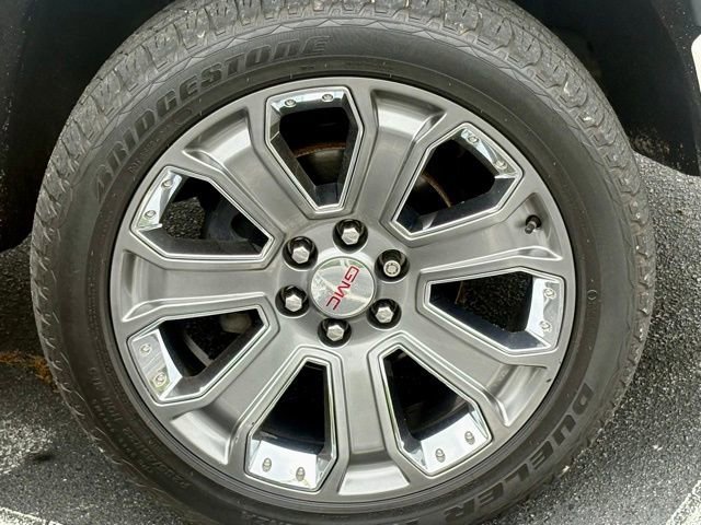 Used 2015 GMC Sierra 1500 Denali w/ Driver Alert Package AWD/4WD image 29