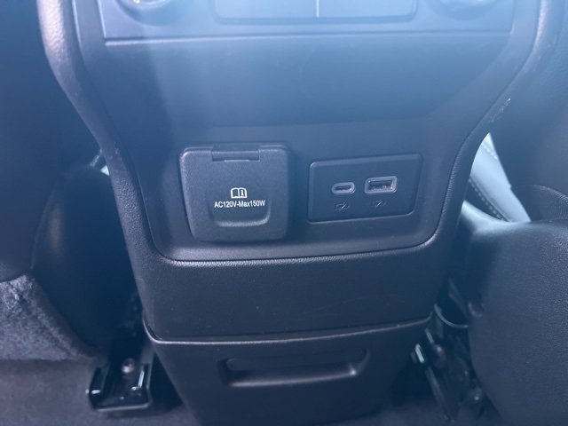 Used 2023 GMC Acadia SLT image 23