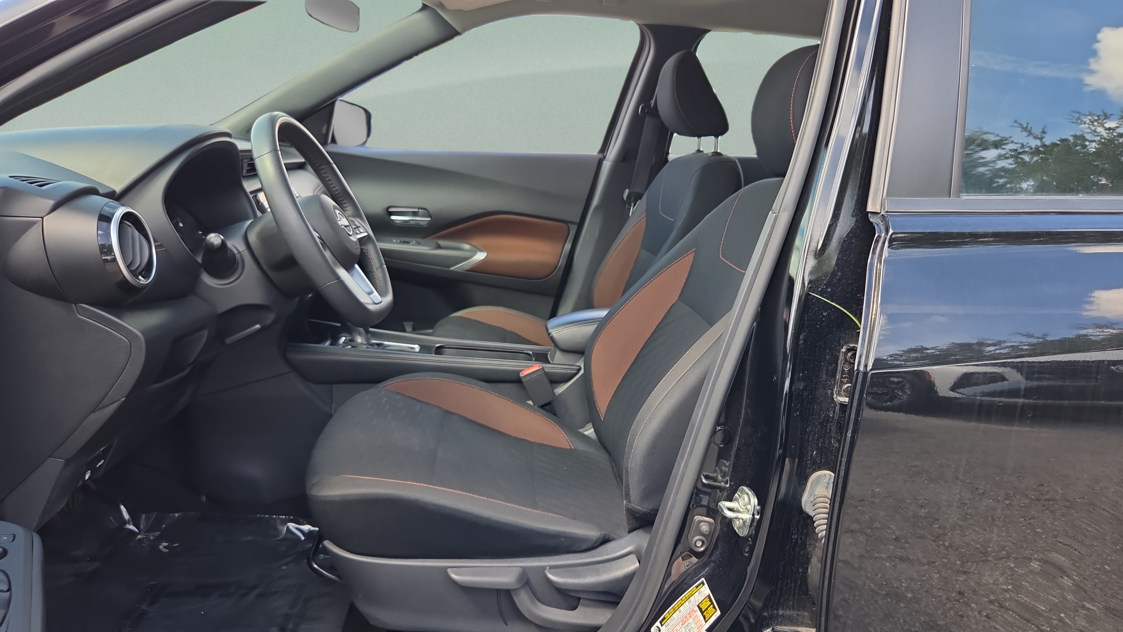 Used 2024 Nissan Kicks SR FWD image 9