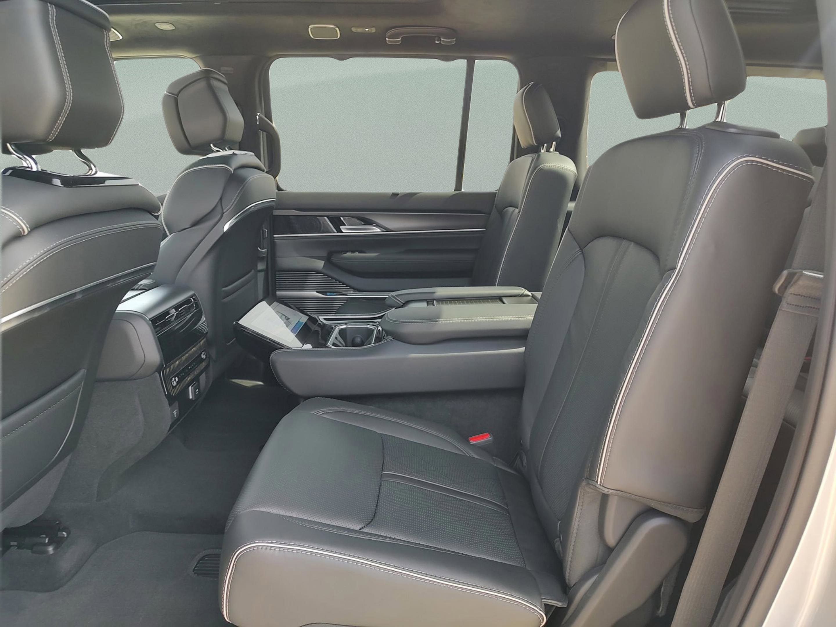 New 2025 Jeep Grand Wagoneer Series II Obsidian w/ Quick Order Packagew 28T image 29