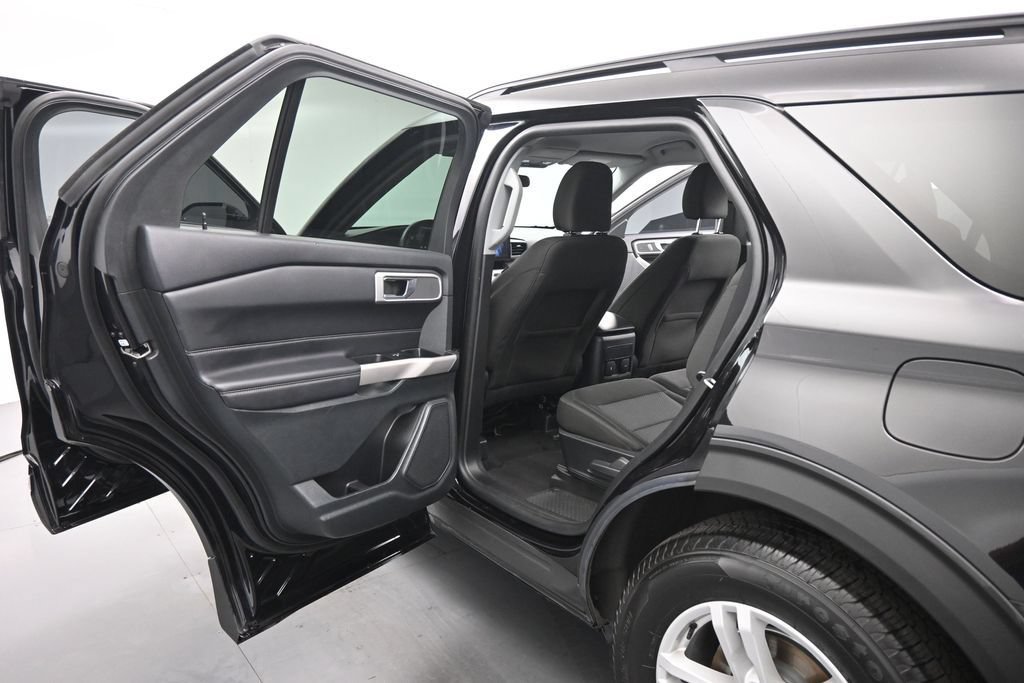 Certified 2024 Ford Explorer XLT RWD image 16