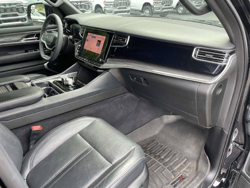 Certified 2022 Jeep Wagoneer Series II w/ Flexible Seating Group AWD/4WD image 14