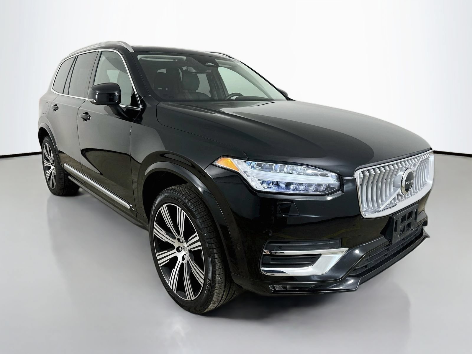 Used 2025 Volvo XC90 B6 Plus w/ Protection Package AWD/4WD image 3
